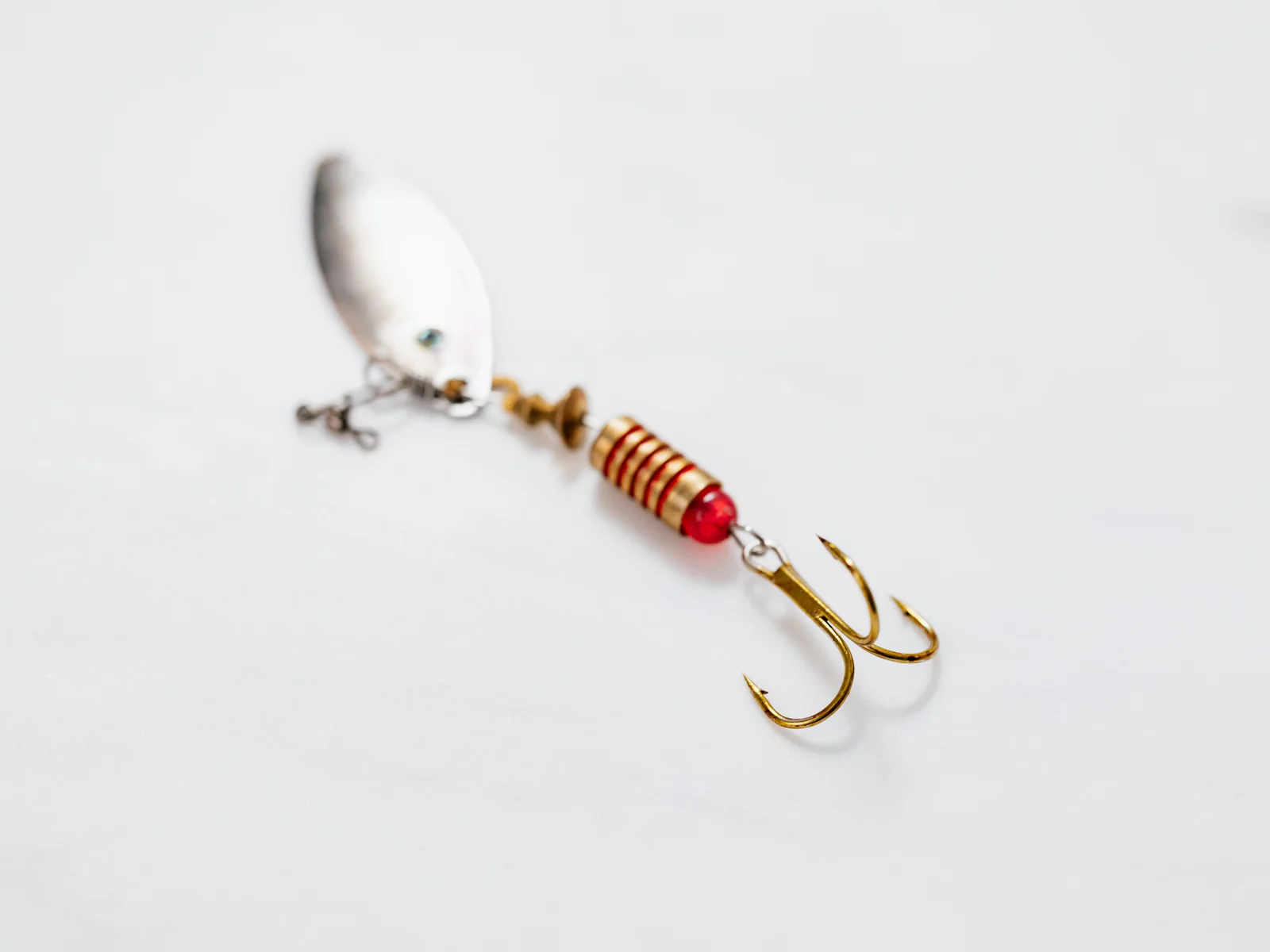 Terminal de pesca con anzuelo triple para montajes y bajos de spinning
